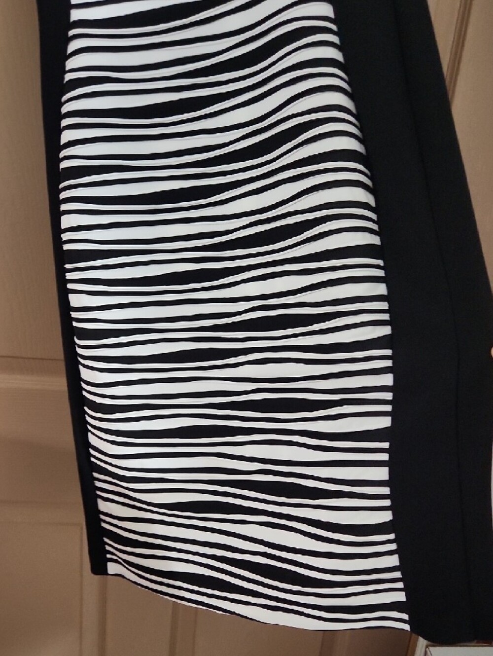 Joseph Ribkoff One-Shoulder Black & White Zebra-Stripe Sheath Dress Sz 12 - Picture 13 of 14